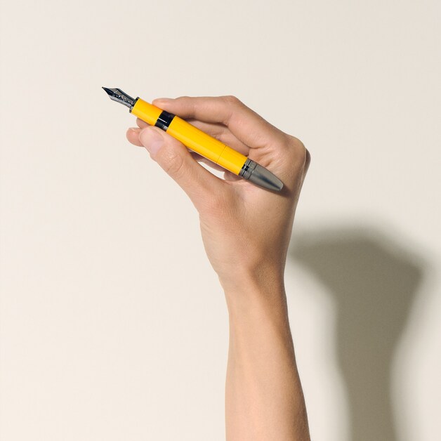828-great-characters-enzo-ferrari-special-edition-giallo-modena-fountain-pen-f-1.jpg